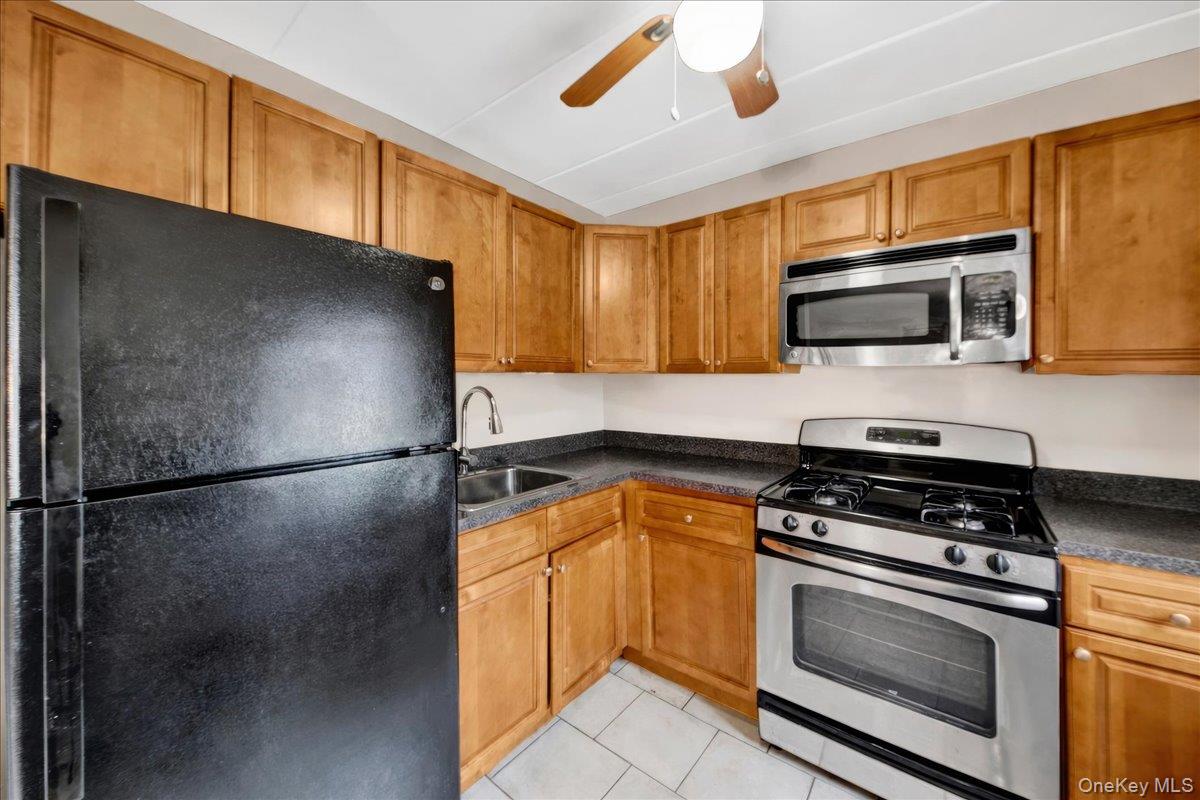 #4 photo, 2035 Central Park, Yonkers , NY 10710