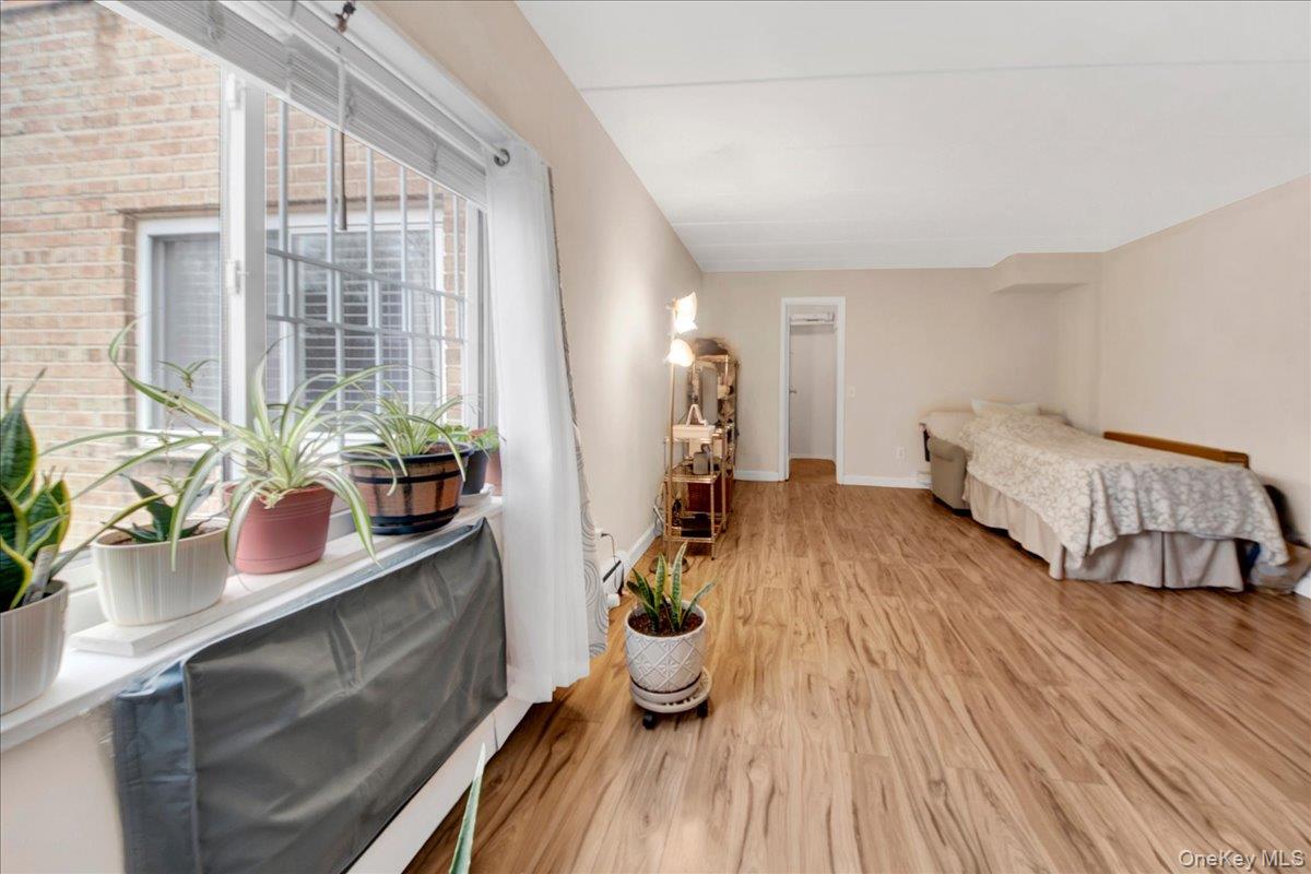 #8 photo, 2035 Central Park, Yonkers , NY 10710