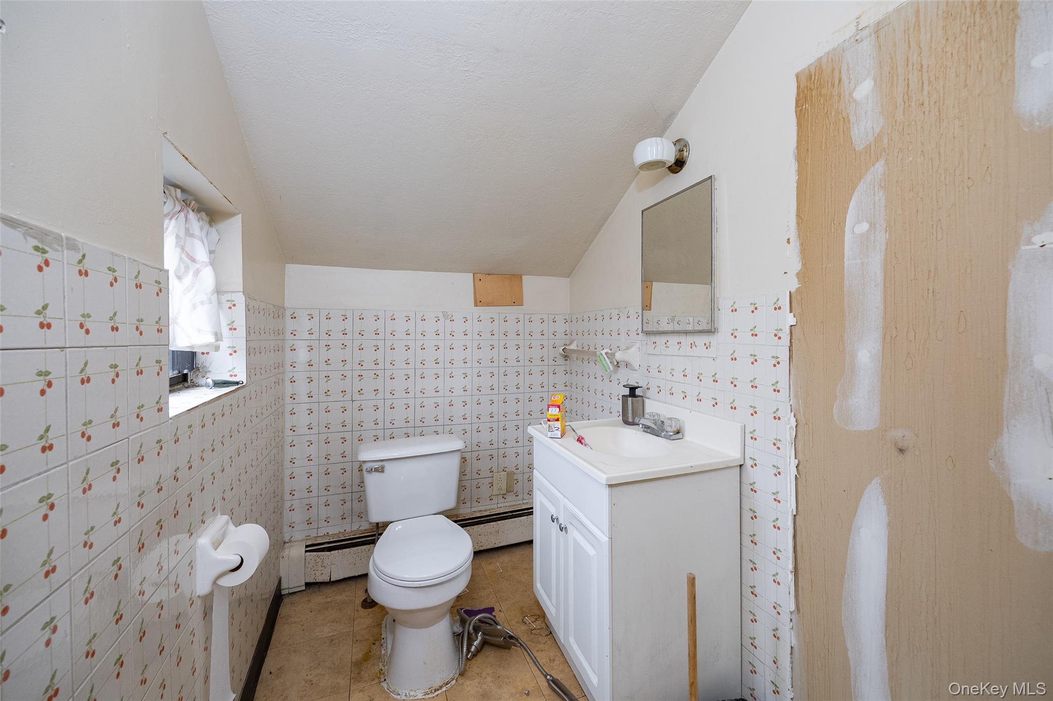 #20 photo, 81 Vineyard Avenue, Highland , NY 12528