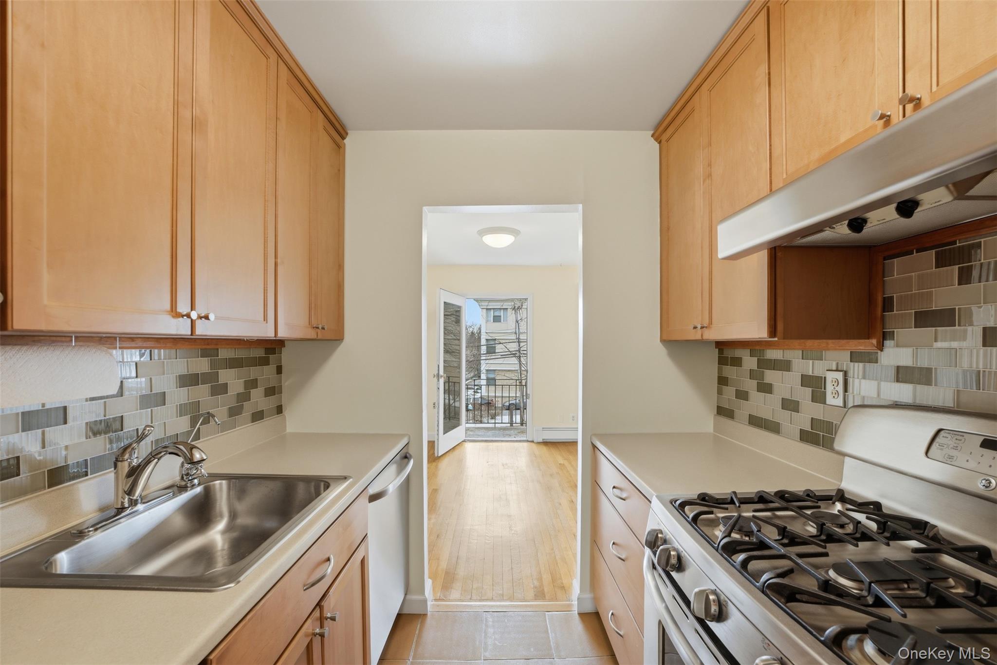 #10 photo, 667 Pelham Road, New Rochelle , NY 10805