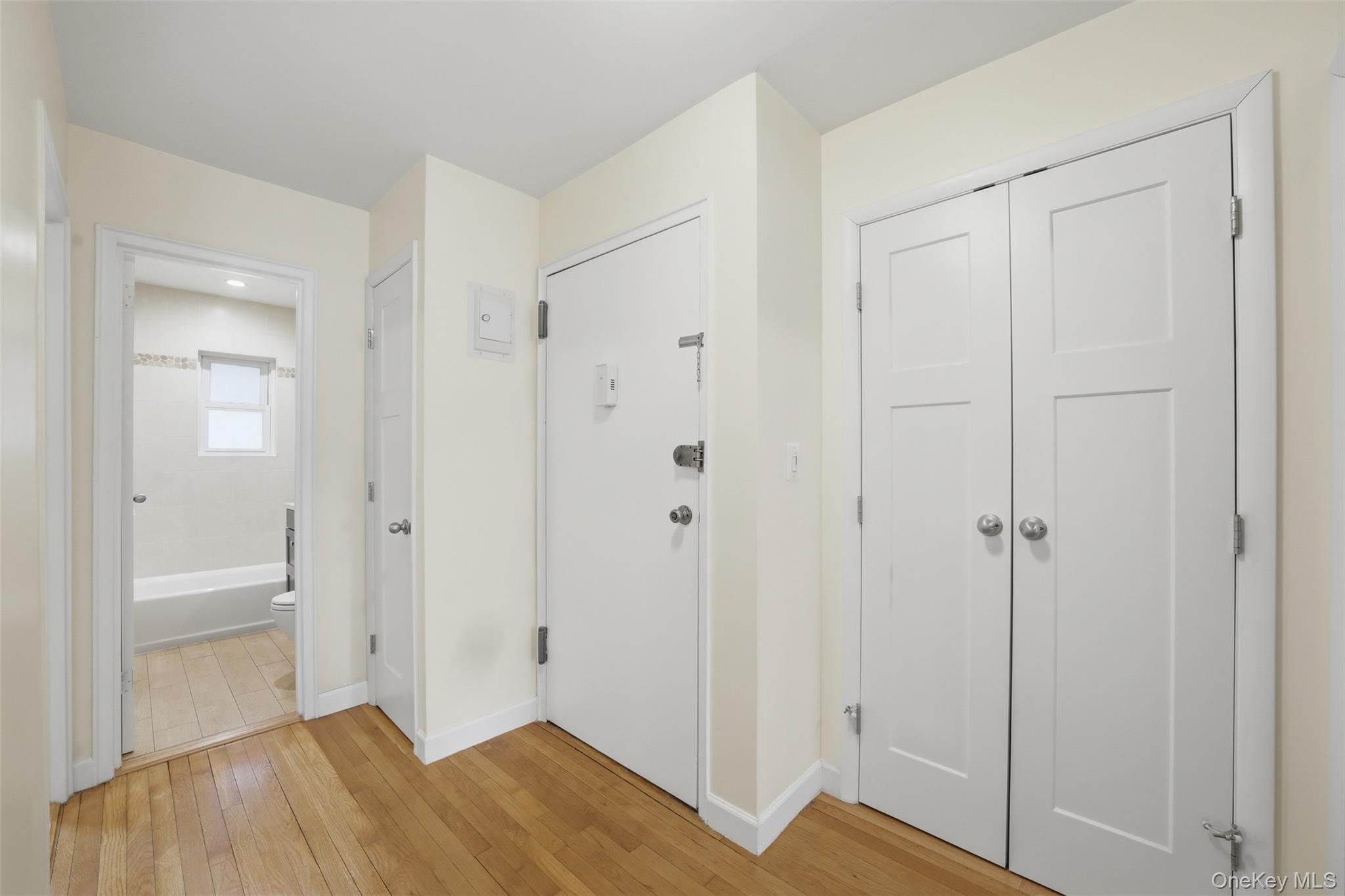 #11 photo, 667 Pelham Road, New Rochelle , NY 10805