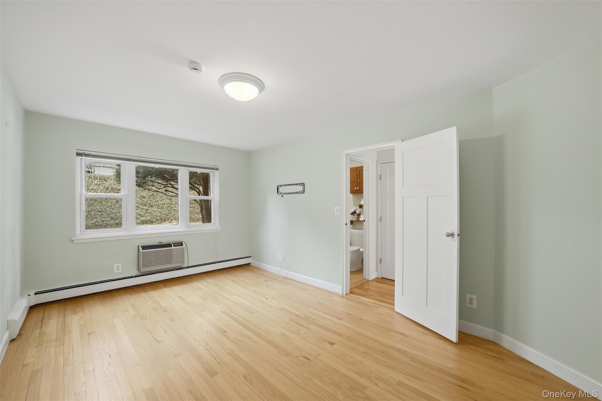 #5 photo, 667 Pelham Road, New Rochelle , NY 10805