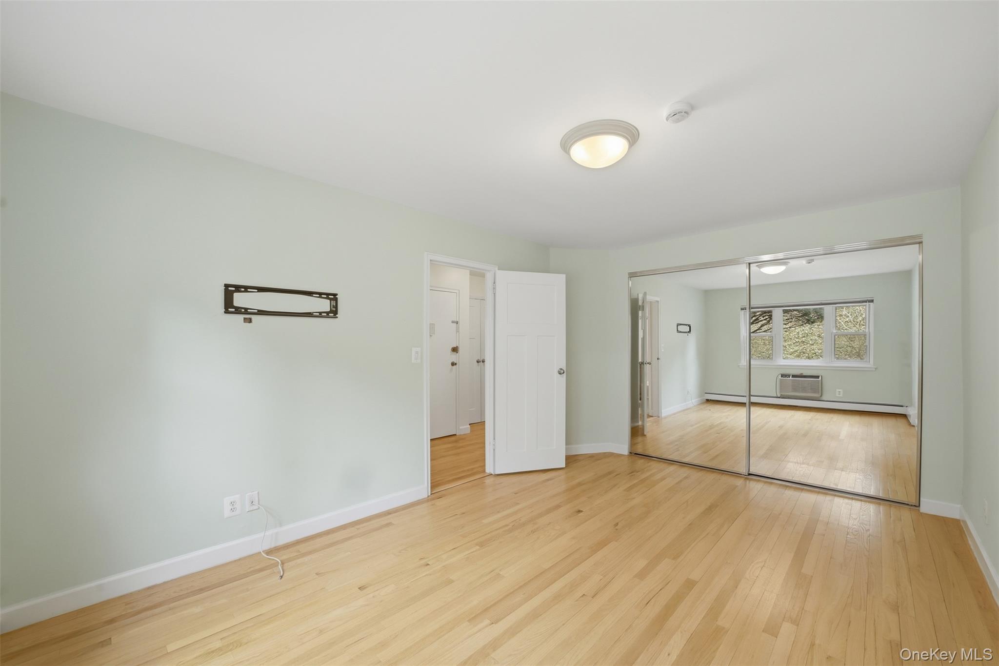 #7 photo, 667 Pelham Road, New Rochelle , NY 10805