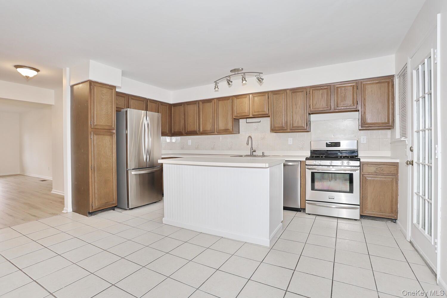 #13 photo, 26 Milford Lane, Suffern , NY 10901