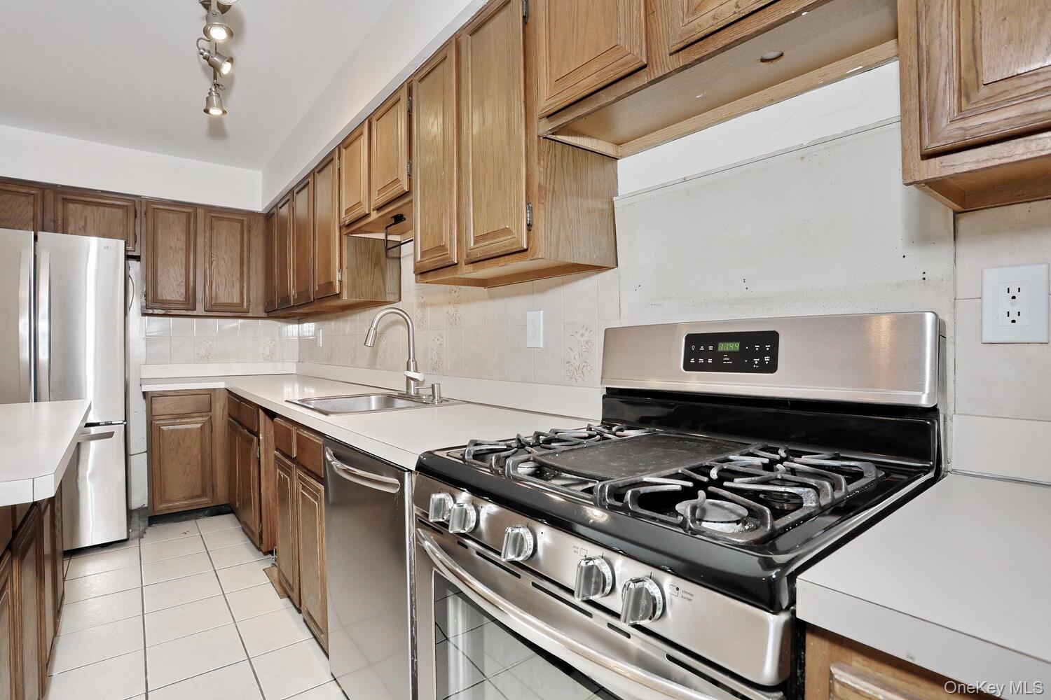 #14 photo, 26 Milford Lane, Suffern , NY 10901