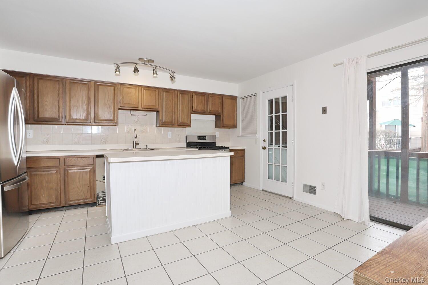 #15 photo, 26 Milford Lane, Suffern , NY 10901