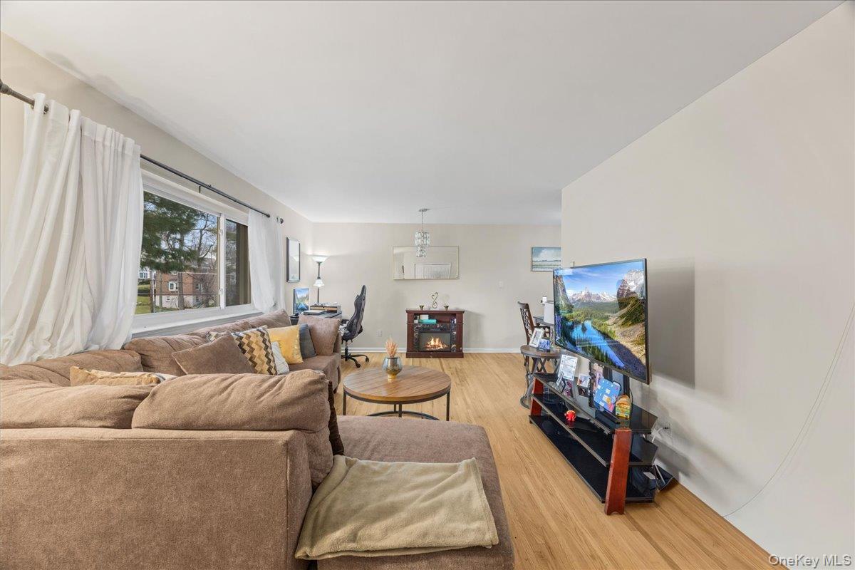 #2 photo, 782 Tuckahoe Road, Yonkers , NY 10710