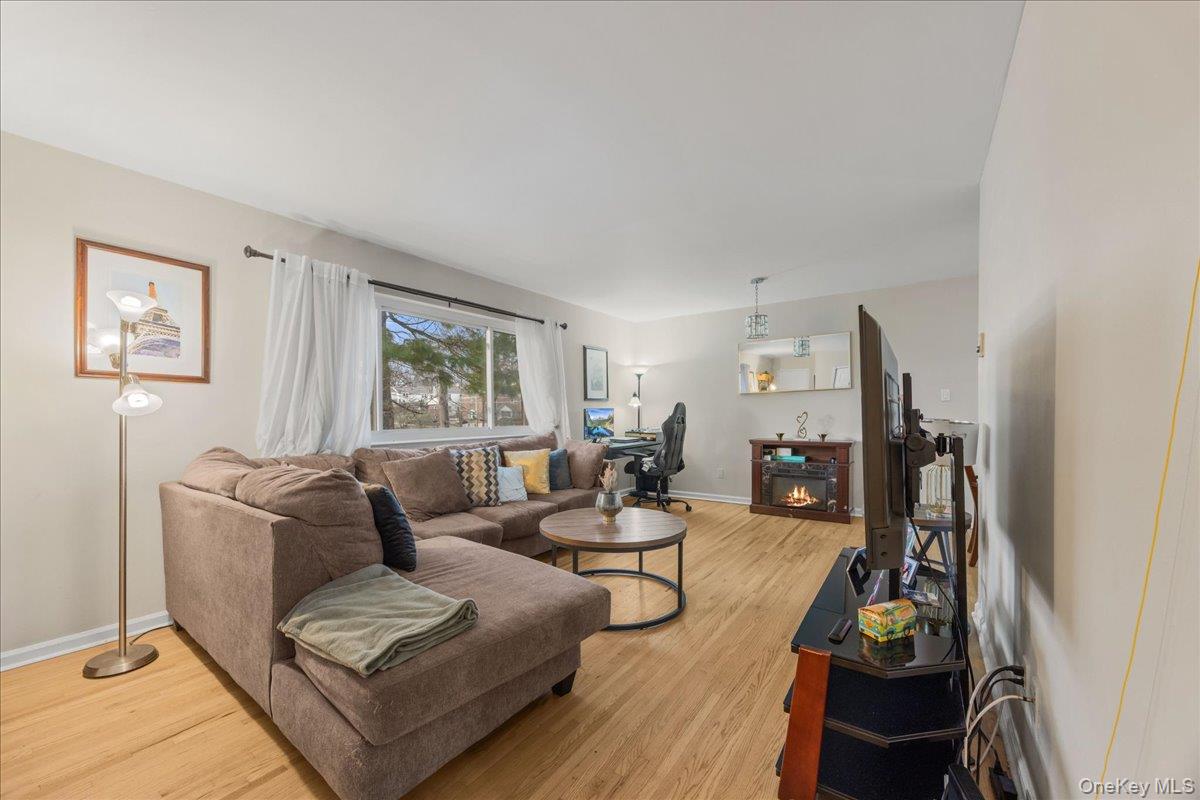 #3 photo, 782 Tuckahoe Road, Yonkers , NY 10710