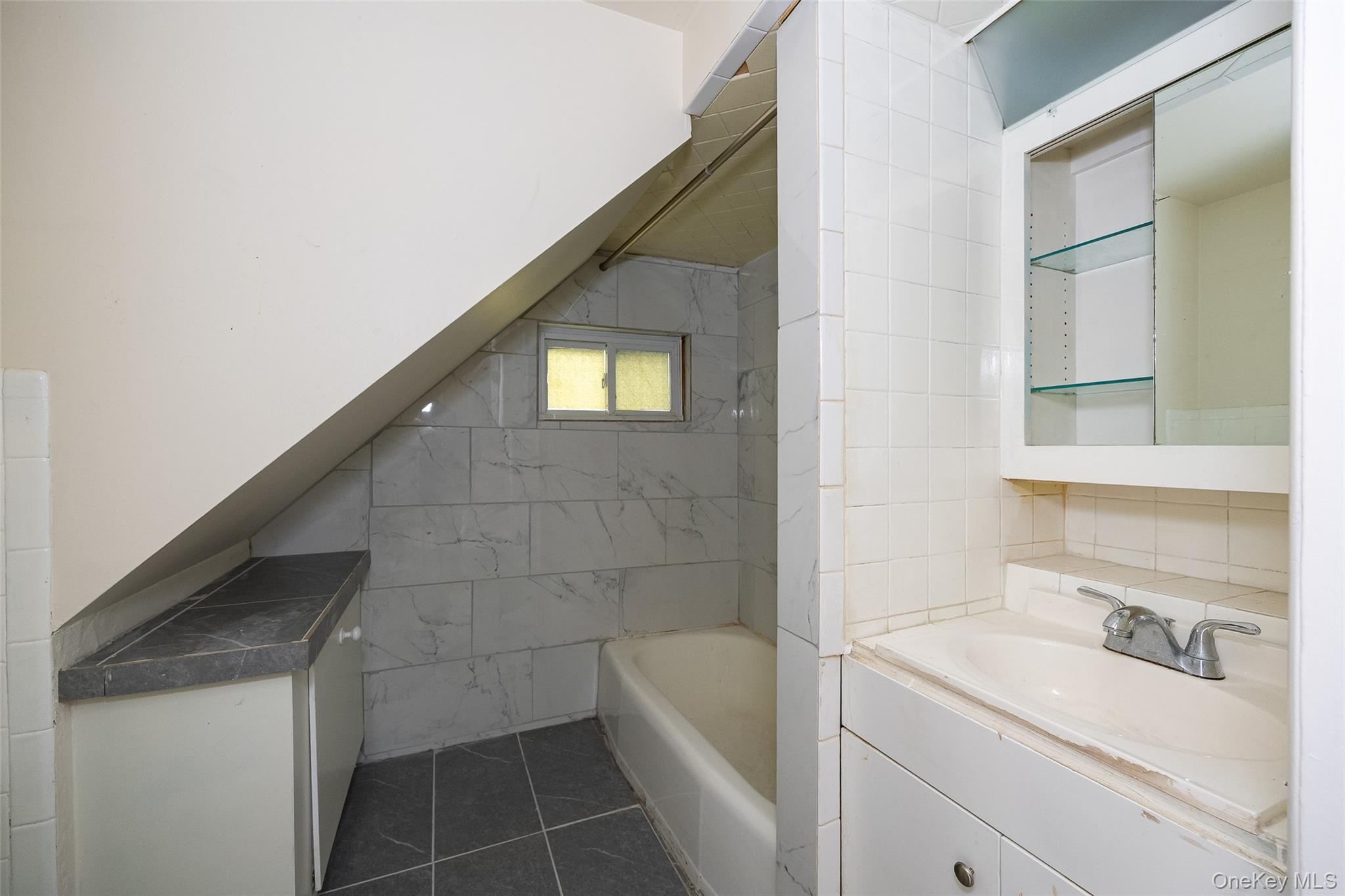 #5 photo, 87 Vineyard Avenue, Highland , NY 12528