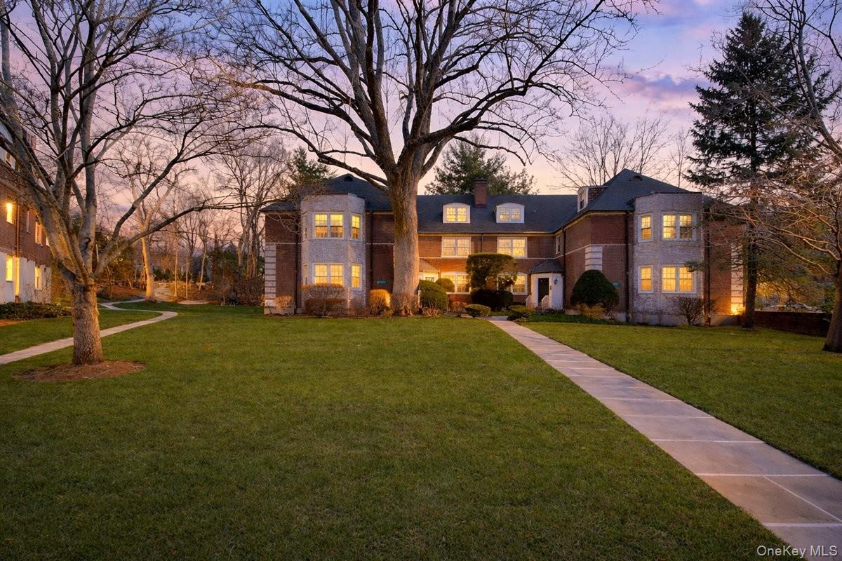 #1 photo, 3 Sentry Place, Scarsdale , NY 10583