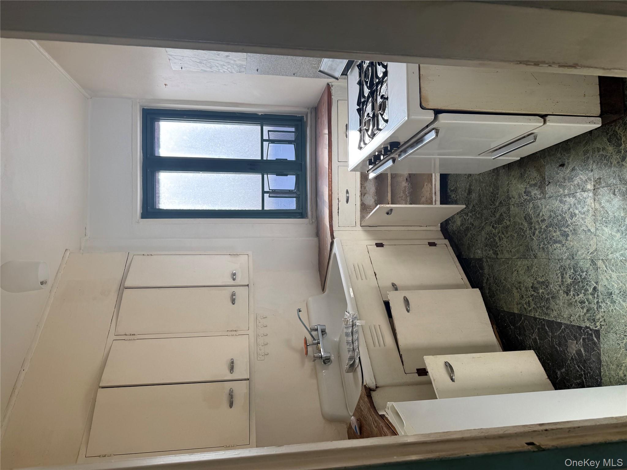 #1 photo, 1530 Metropolitan Avenue, Bronx , NY 10462