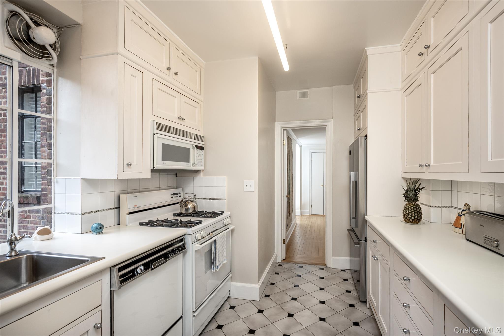 #16 photo, 100 Ardsley Avenue, Irvington , NY 10533