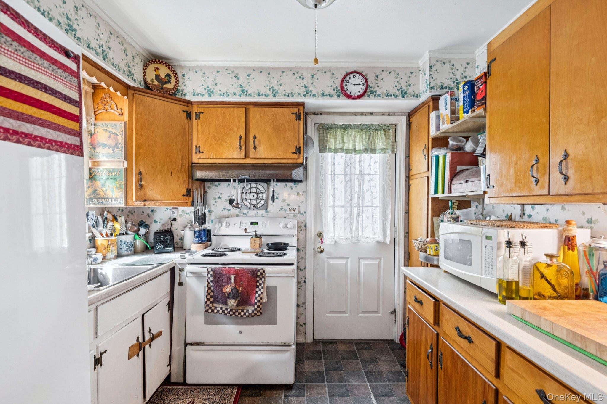 #12 photo, 2002 Murray Place, 롱 아일랜드 Merrick , NY 11566