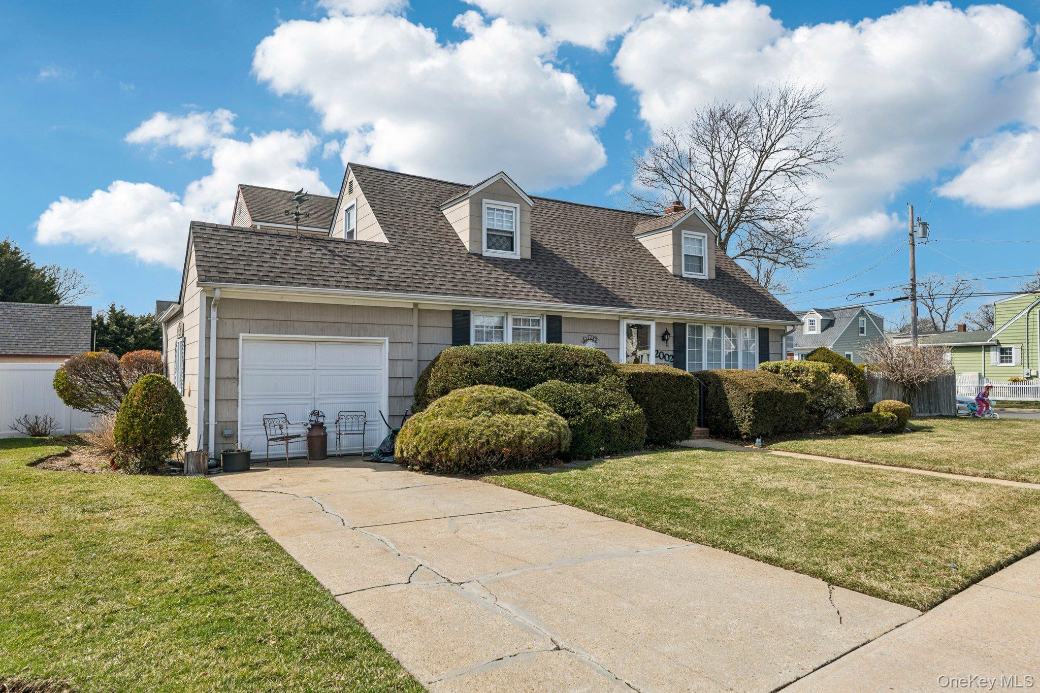 #2 photo, 2002 Murray Place, 롱 아일랜드 Merrick , NY 11566