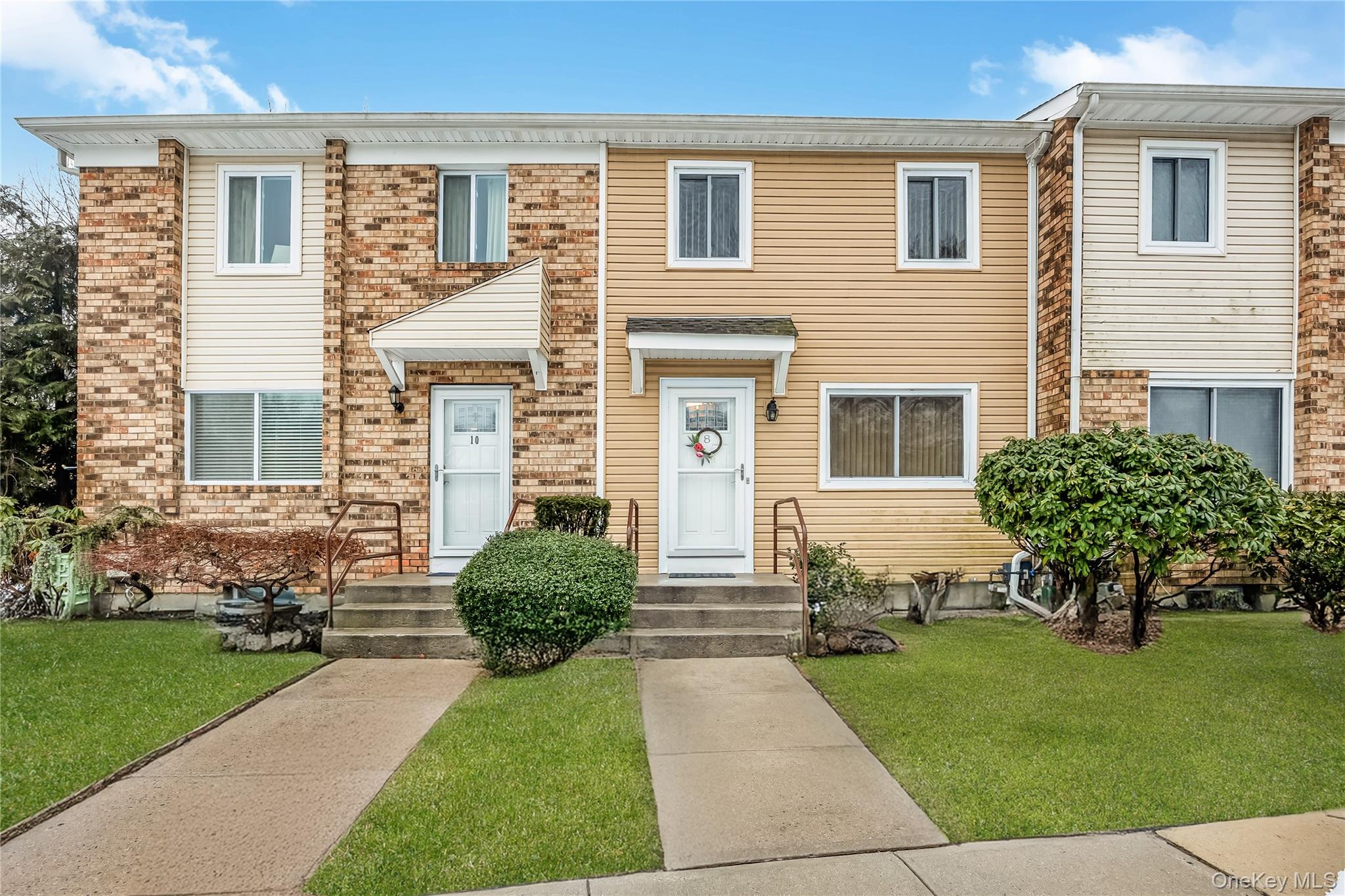 #1 photo, 8 Town House Drive, নাসাউ কাউন্টি Massapequa Park , NY 11762