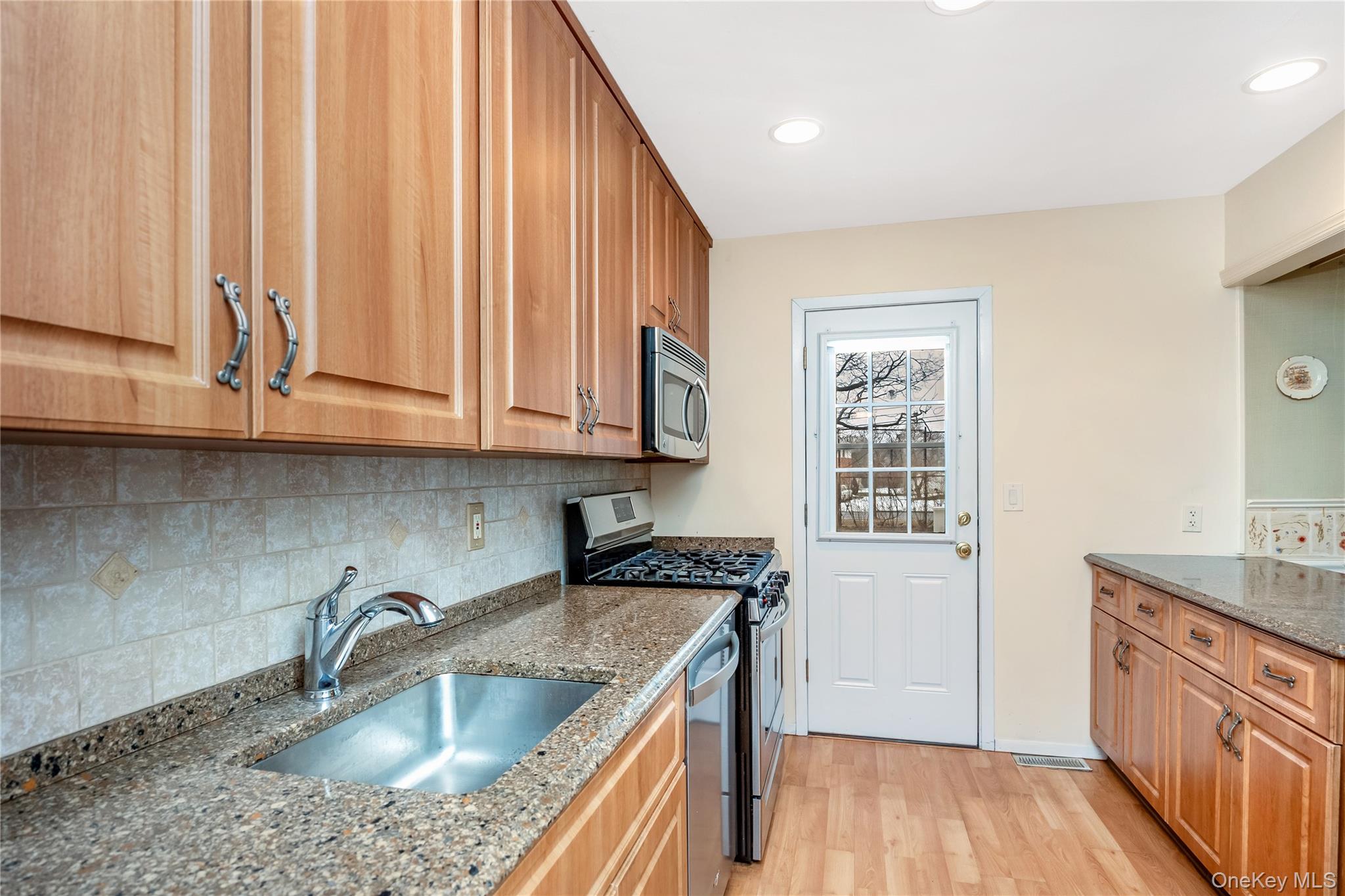 #13 photo, 8 Town House Drive, নাসাউ কাউন্টি Massapequa Park , NY 11762