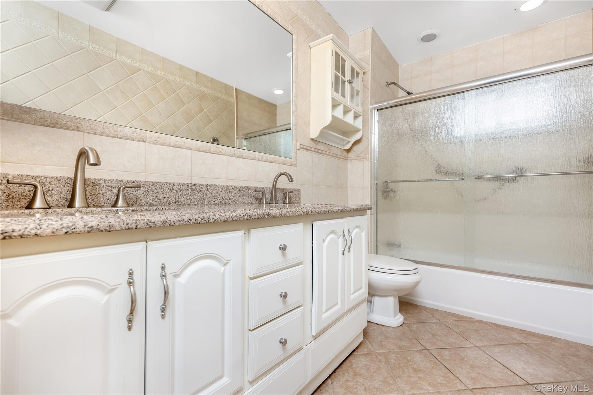 #18 photo, 8 Town House Drive, নাসাউ কাউন্টি Massapequa Park , NY 11762