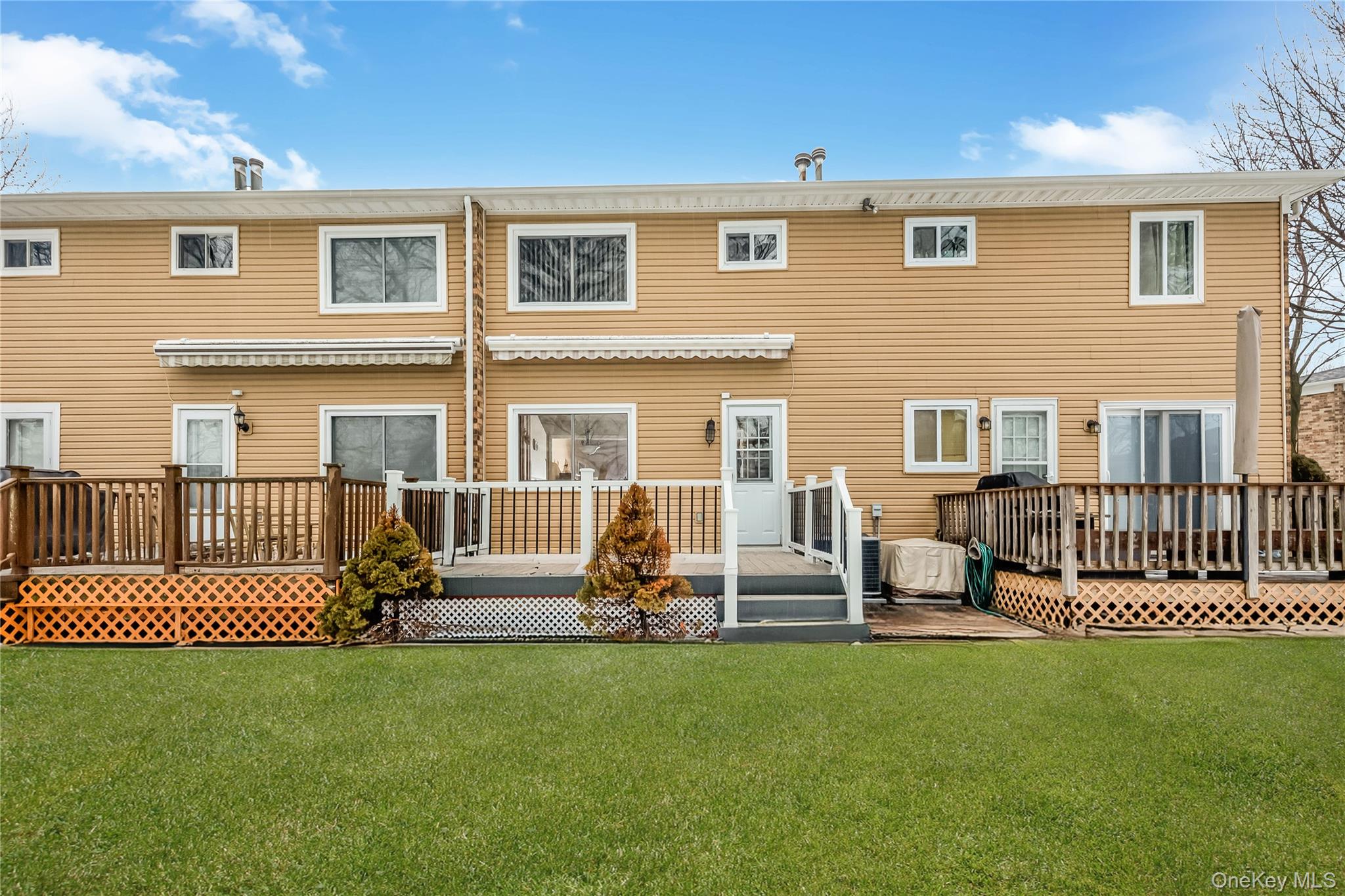 #2 photo, 8 Town House Drive, নাসাউ কাউন্টি Massapequa Park , NY 11762