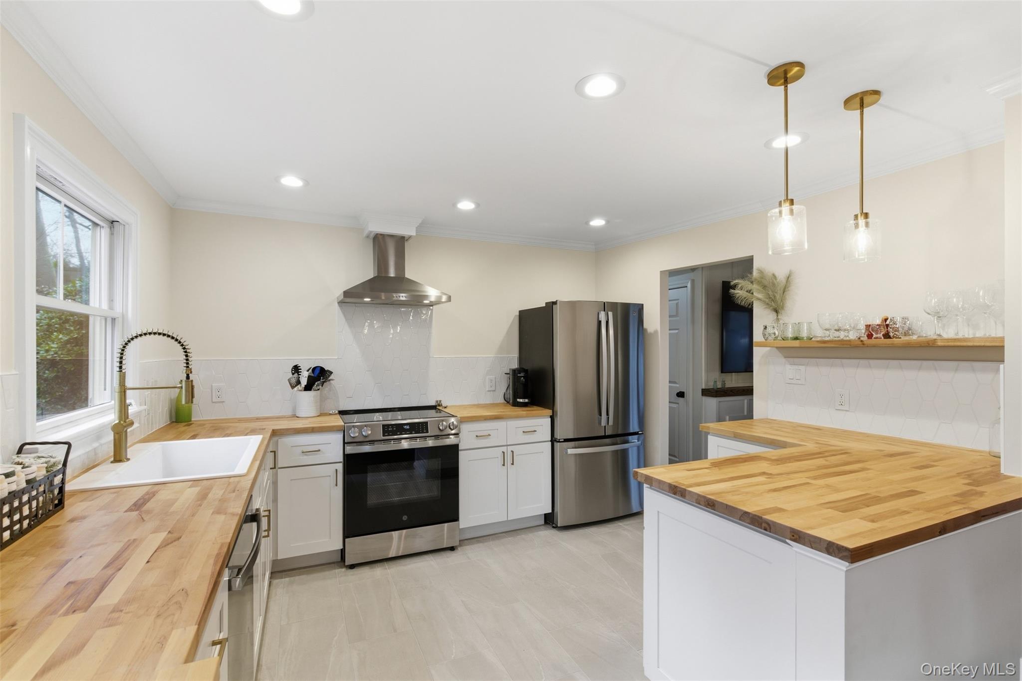 #1 photo, 319 Jefferson Street, সাফোক কাউন্টি Centerport , NY 11721