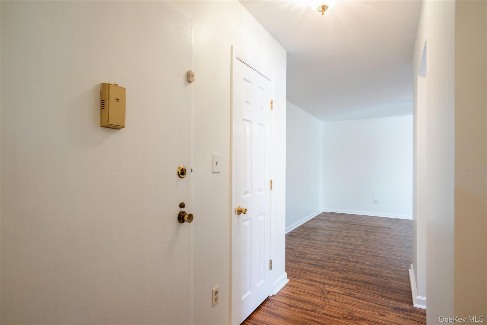 #11 photo, 460 Old Town Road, সাফোক কাউন্টি Port Jefferson Station , NY 11776