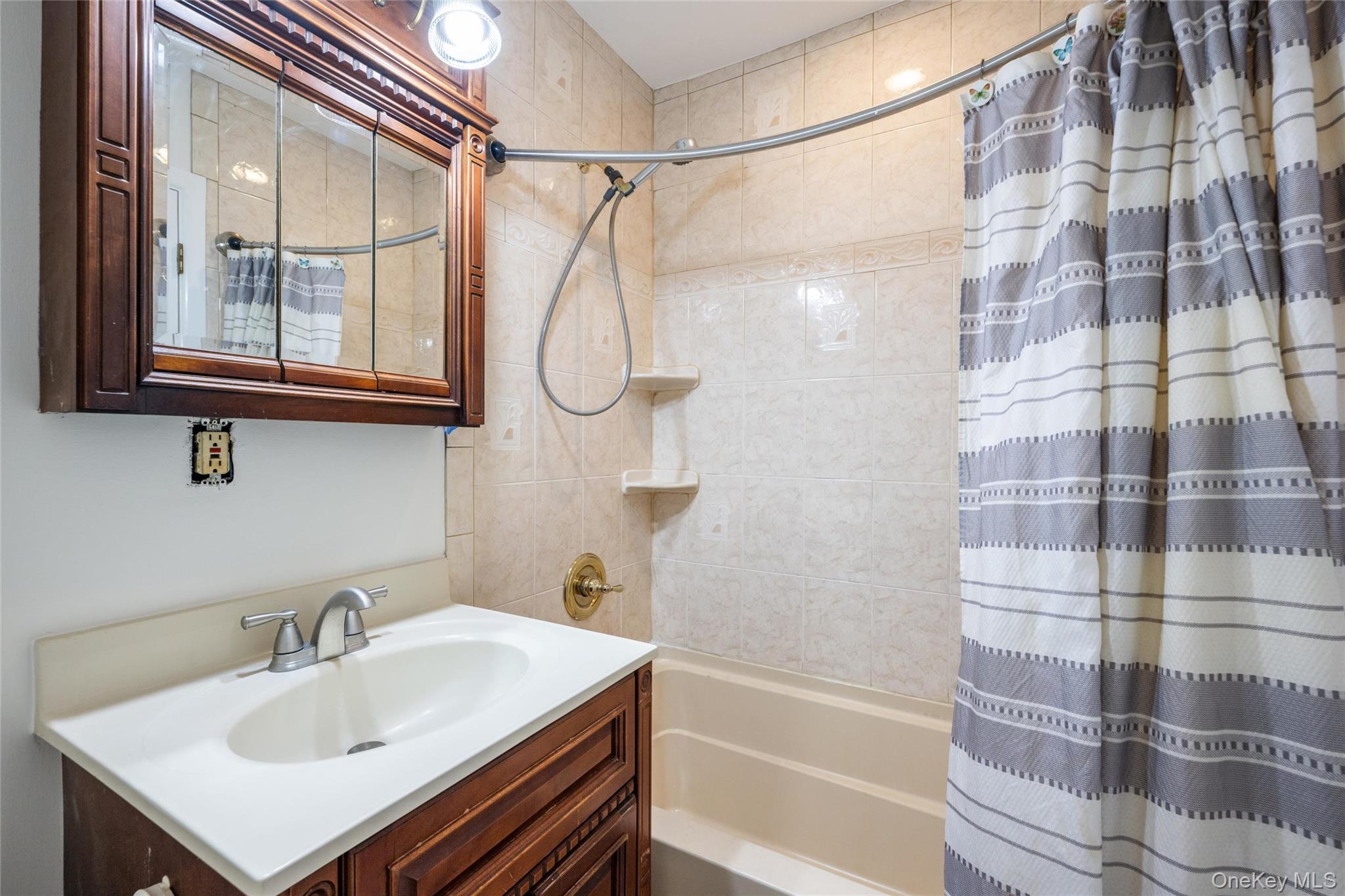 #13 photo, 460 Old Town Road, সাফোক কাউন্টি Port Jefferson Station , NY 11776