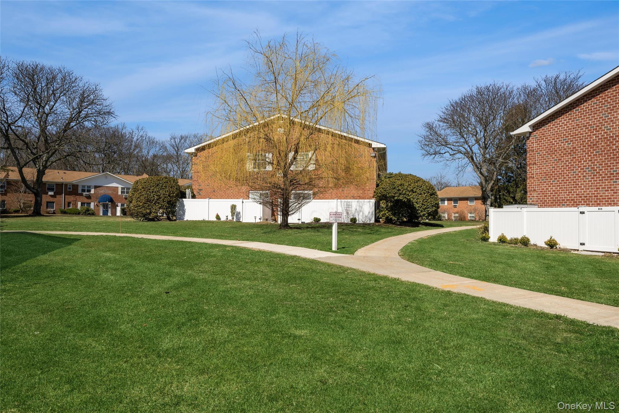 #16 photo, 460 Old Town Road, সাফোক কাউন্টি Port Jefferson Station , NY 11776