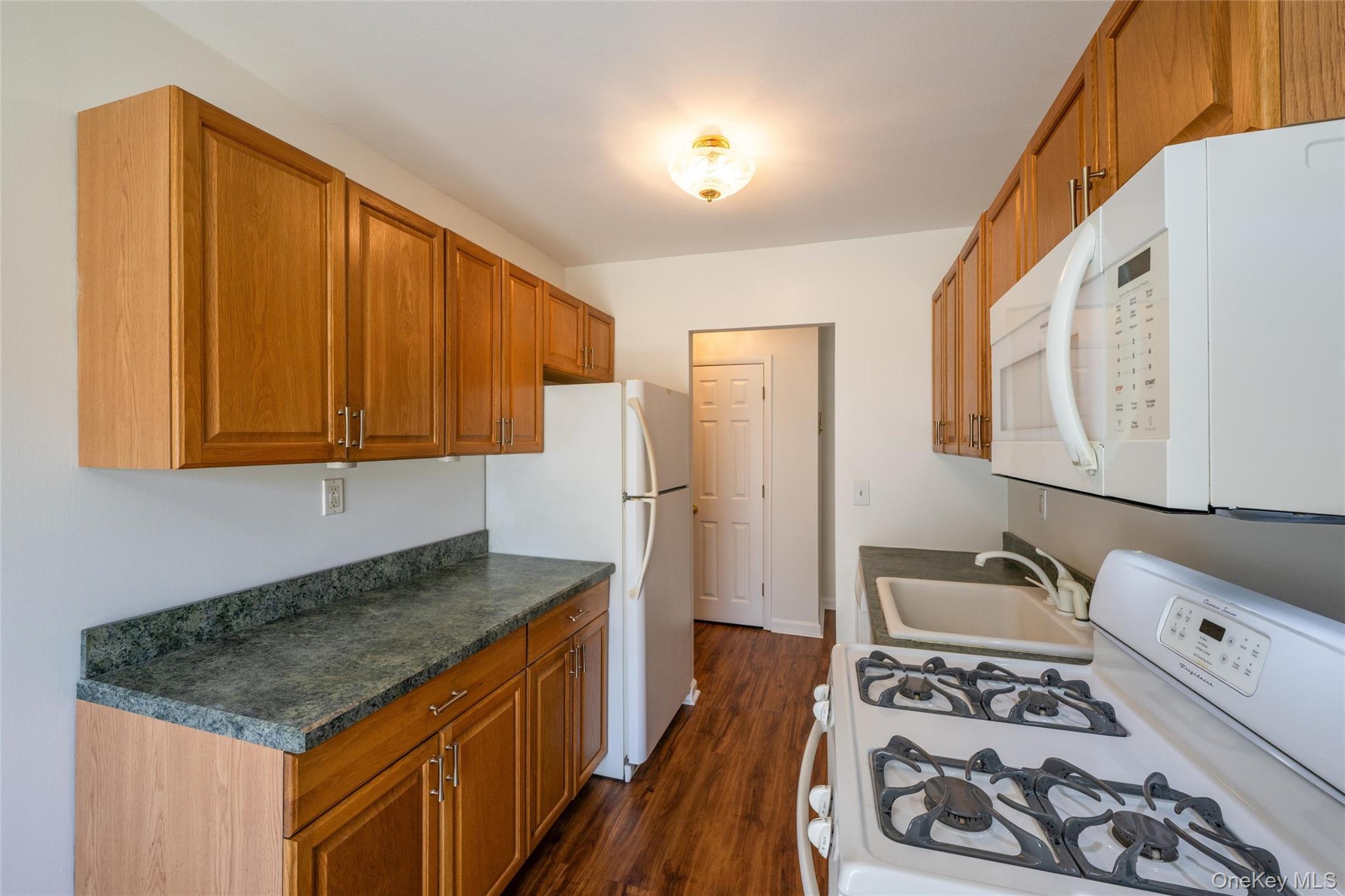 #8 photo, 460 Old Town Road, সাফোক কাউন্টি Port Jefferson Station , NY 11776