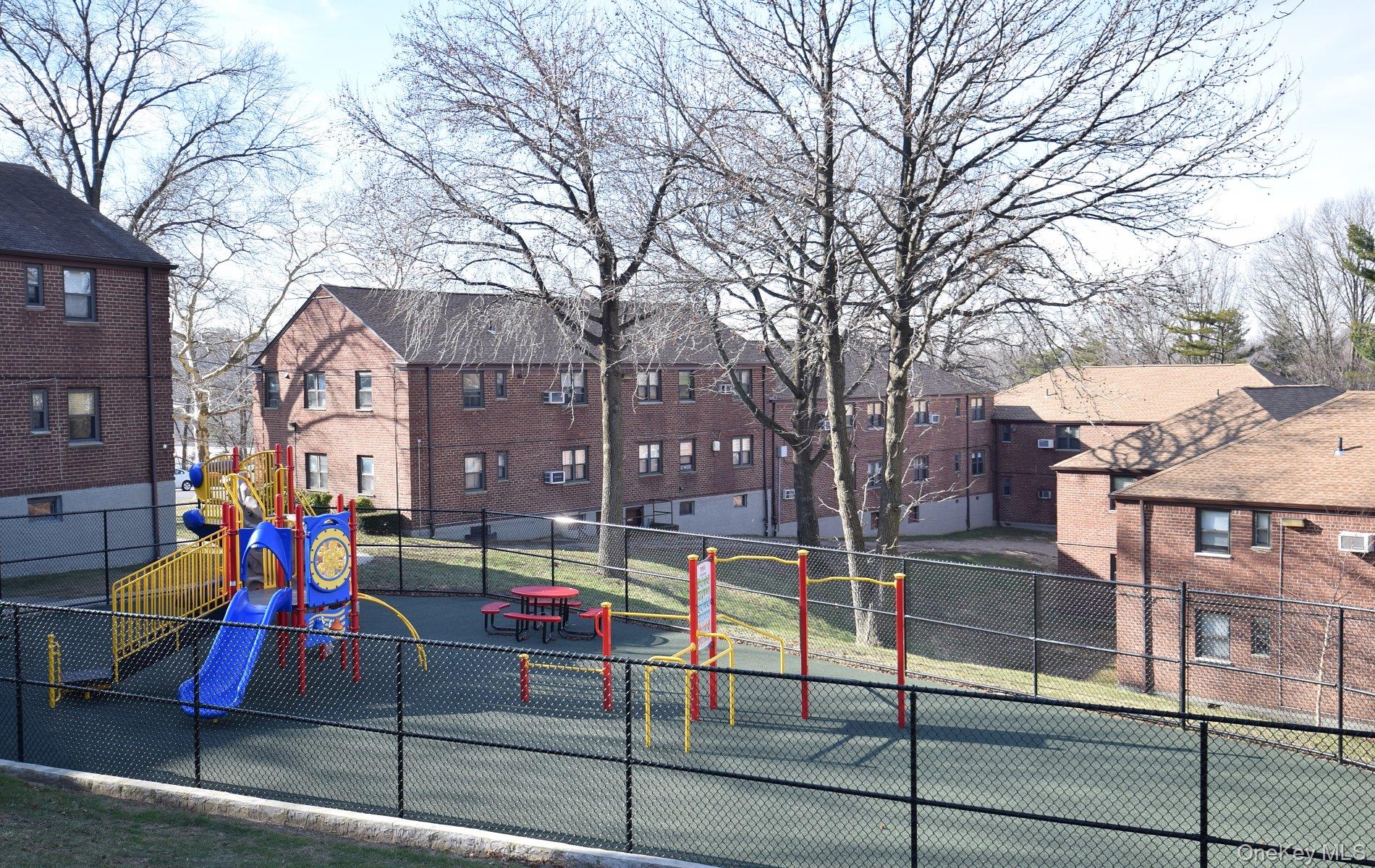 #14 photo, 245-17 62nd Avenue, কুইন্‌স Douglaston , NY 11362