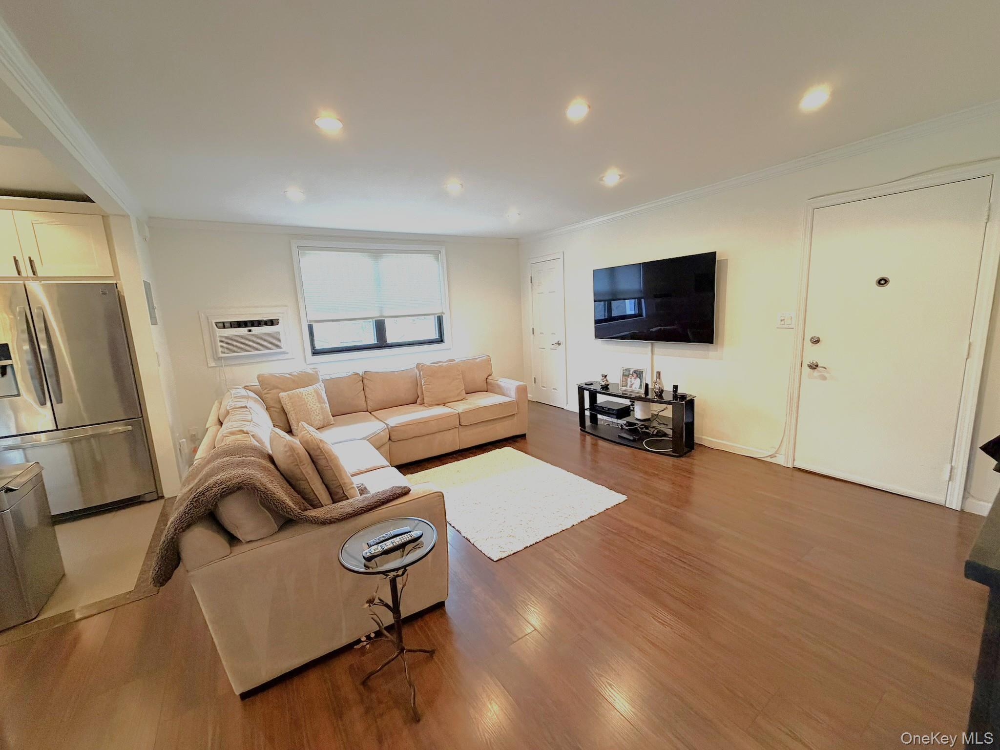 #3 photo, 245-17 62nd Avenue, কুইন্‌স Douglaston , NY 11362