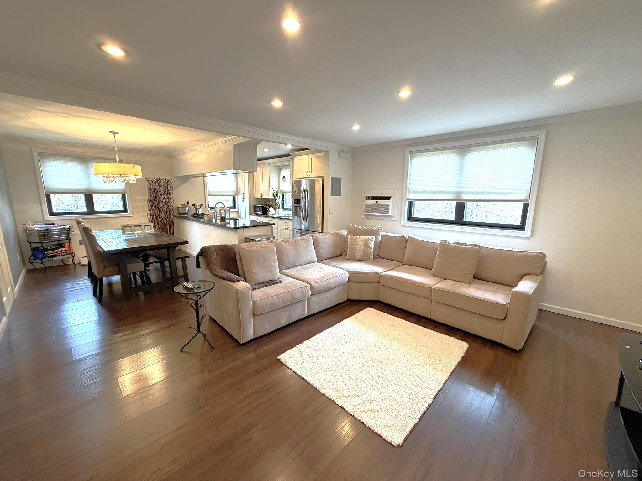 #4 photo, 245-17 62nd Avenue, কুইন্‌স Douglaston , NY 11362