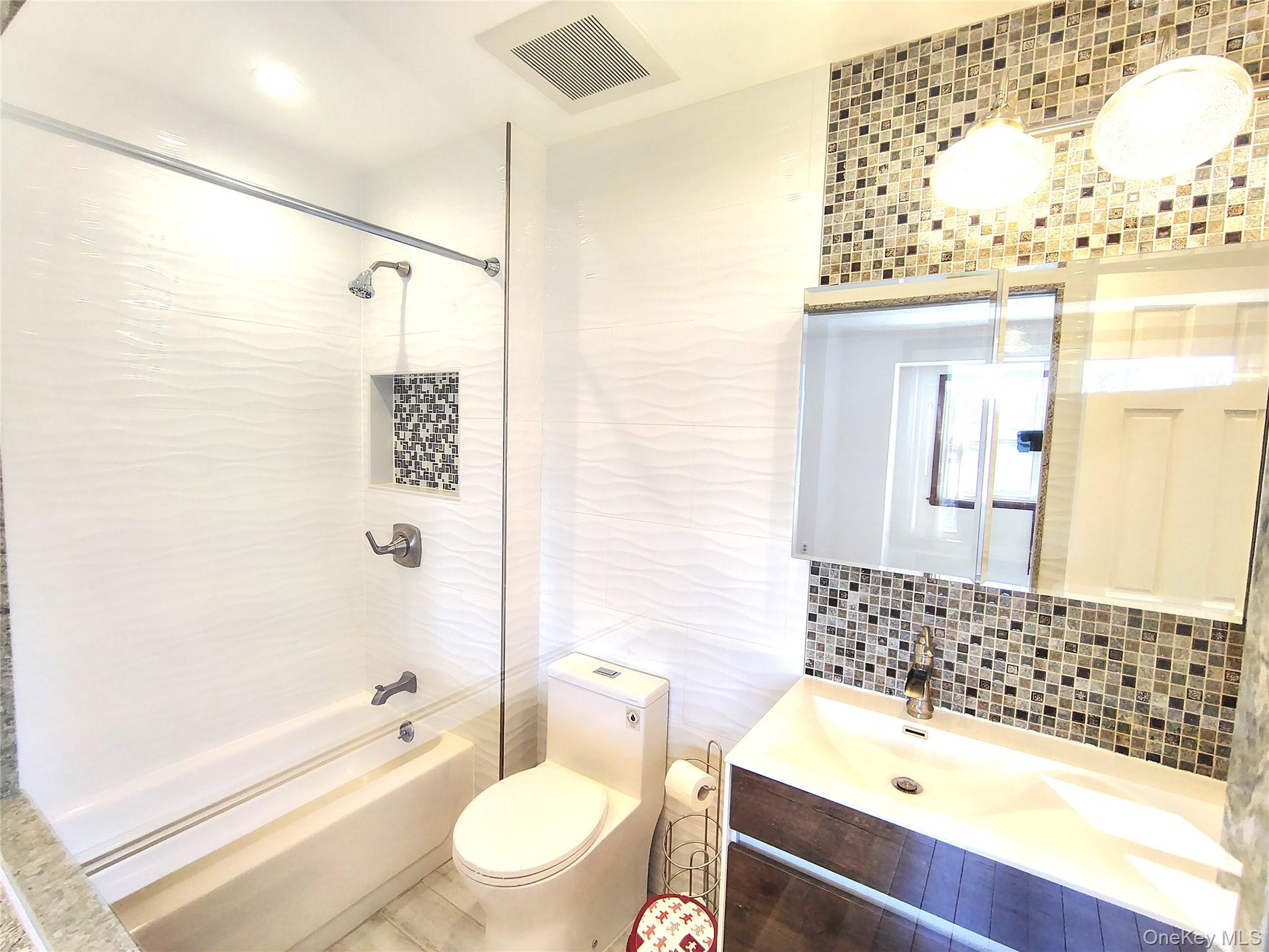 #18 photo, 120-19 Ketch Court, কুইন্‌স College Point , NY 11356