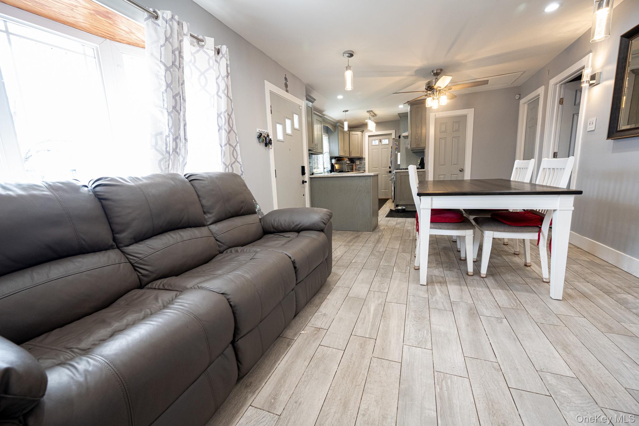 #4 photo, 13 E Walnut Street, সাফোক কাউন্টি Central Islip , NY 11722