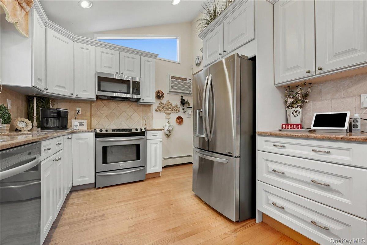 #17 photo, 3937 Kingsberry Road, নাসাউ কাউন্টি Seaford , NY 11783