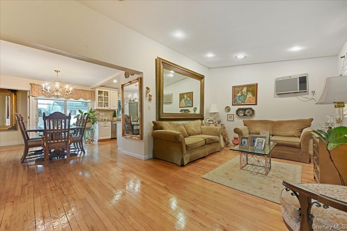 #4 photo, 3937 Kingsberry Road, নাসাউ কাউন্টি Seaford , NY 11783