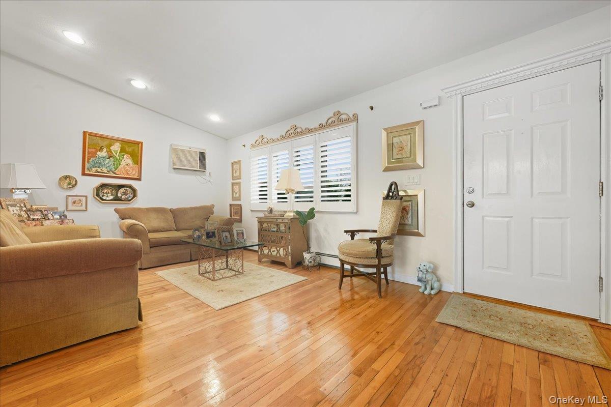 #5 photo, 3937 Kingsberry Road, নাসাউ কাউন্টি Seaford , NY 11783