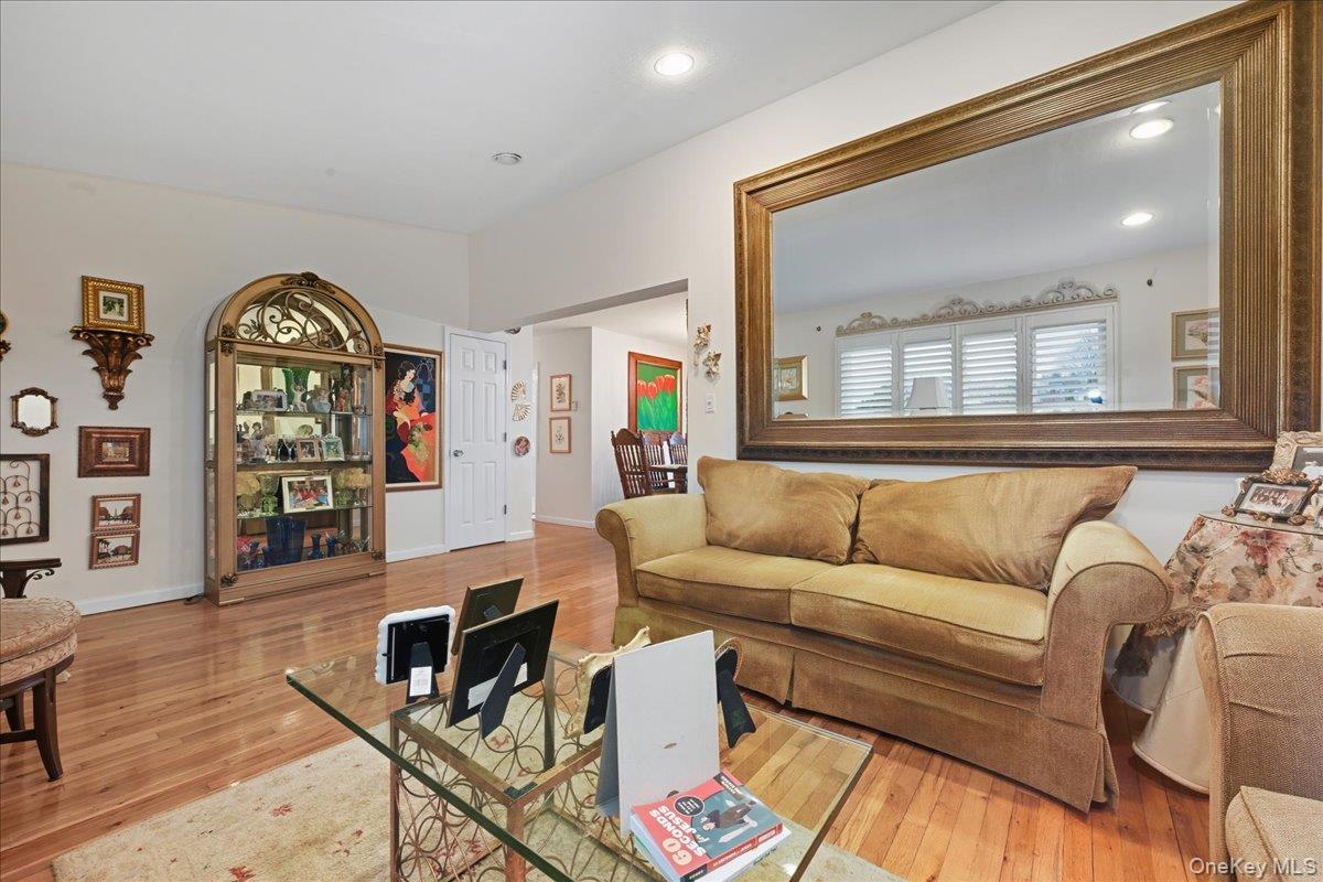 #7 photo, 3937 Kingsberry Road, নাসাউ কাউন্টি Seaford , NY 11783