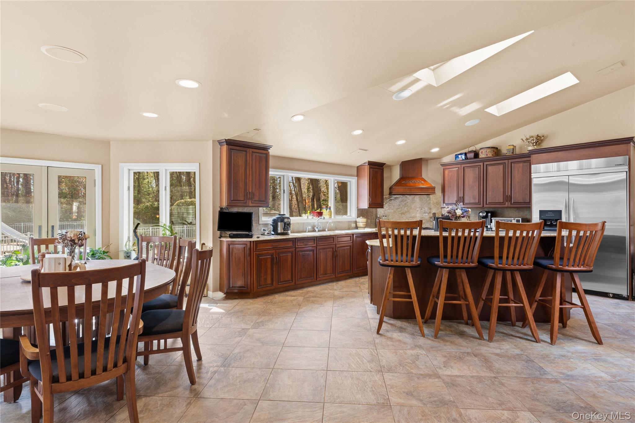 #4 photo, 12 E Dosoris Lane, सफ़ोक काउंटी Dix Hills , NY 11746