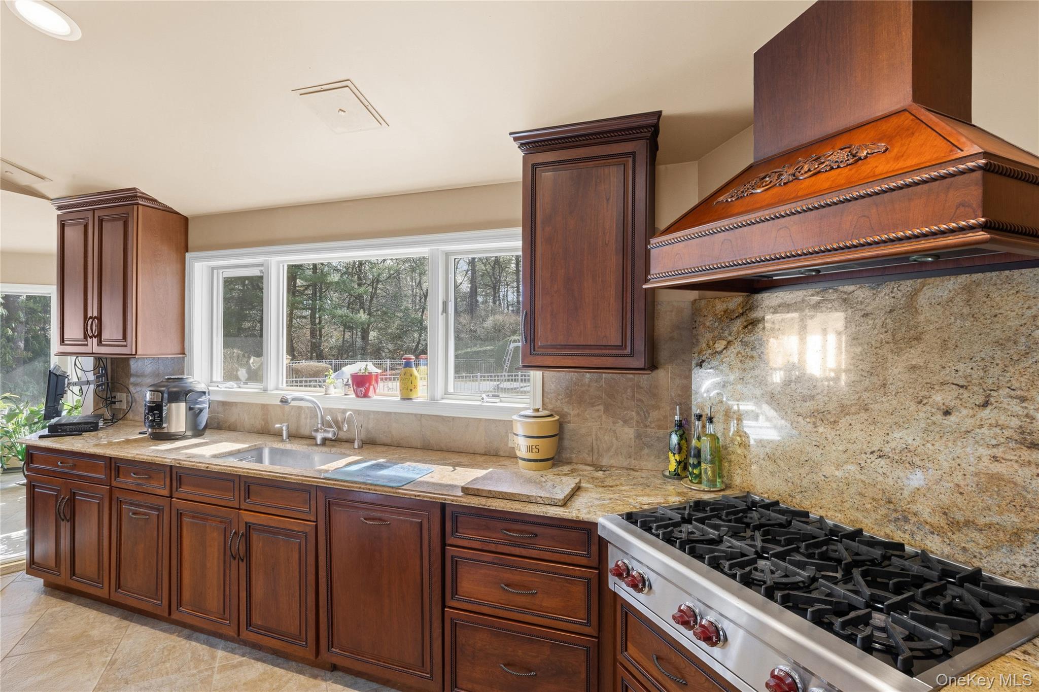 #7 photo, 12 E Dosoris Lane, सफ़ोक काउंटी Dix Hills , NY 11746