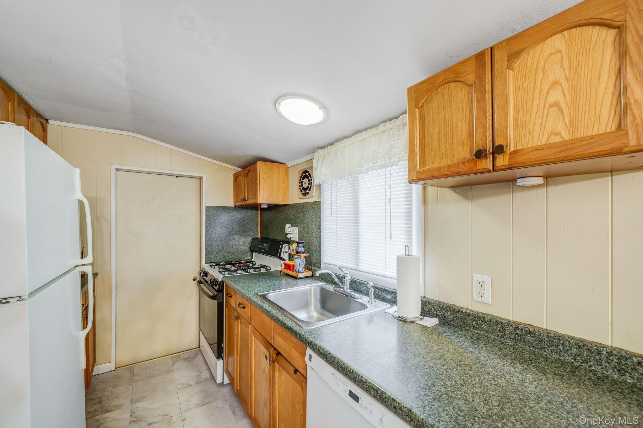 #10 photo, 11 Rosemont Avenue, সাফোক কাউন্টি Farmingville , NY 11738