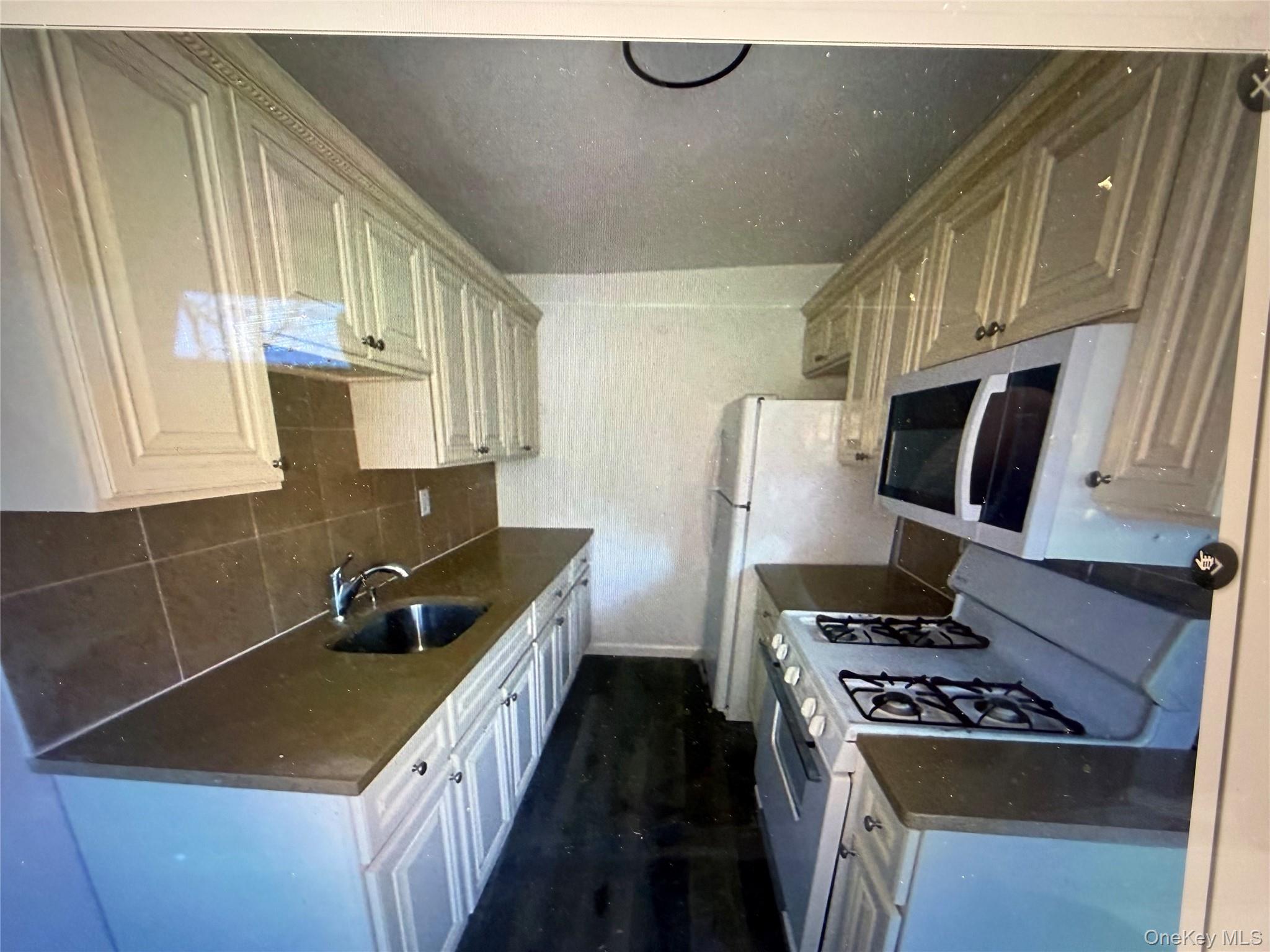 #7 photo, 5A Hemlock Drive, सफ़ोक काउंटी Bay Shore , NY 11706