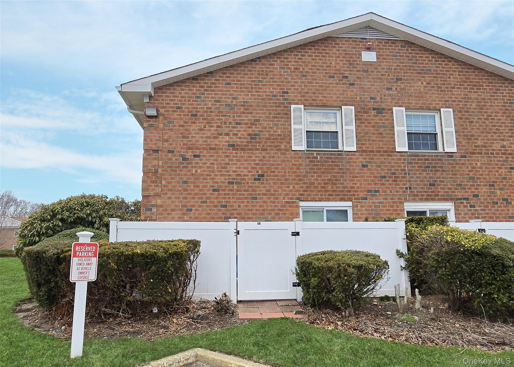 #12 photo, 460 Old Town Road, সাফোক কাউন্টি Port Jefferson Station , NY 11772