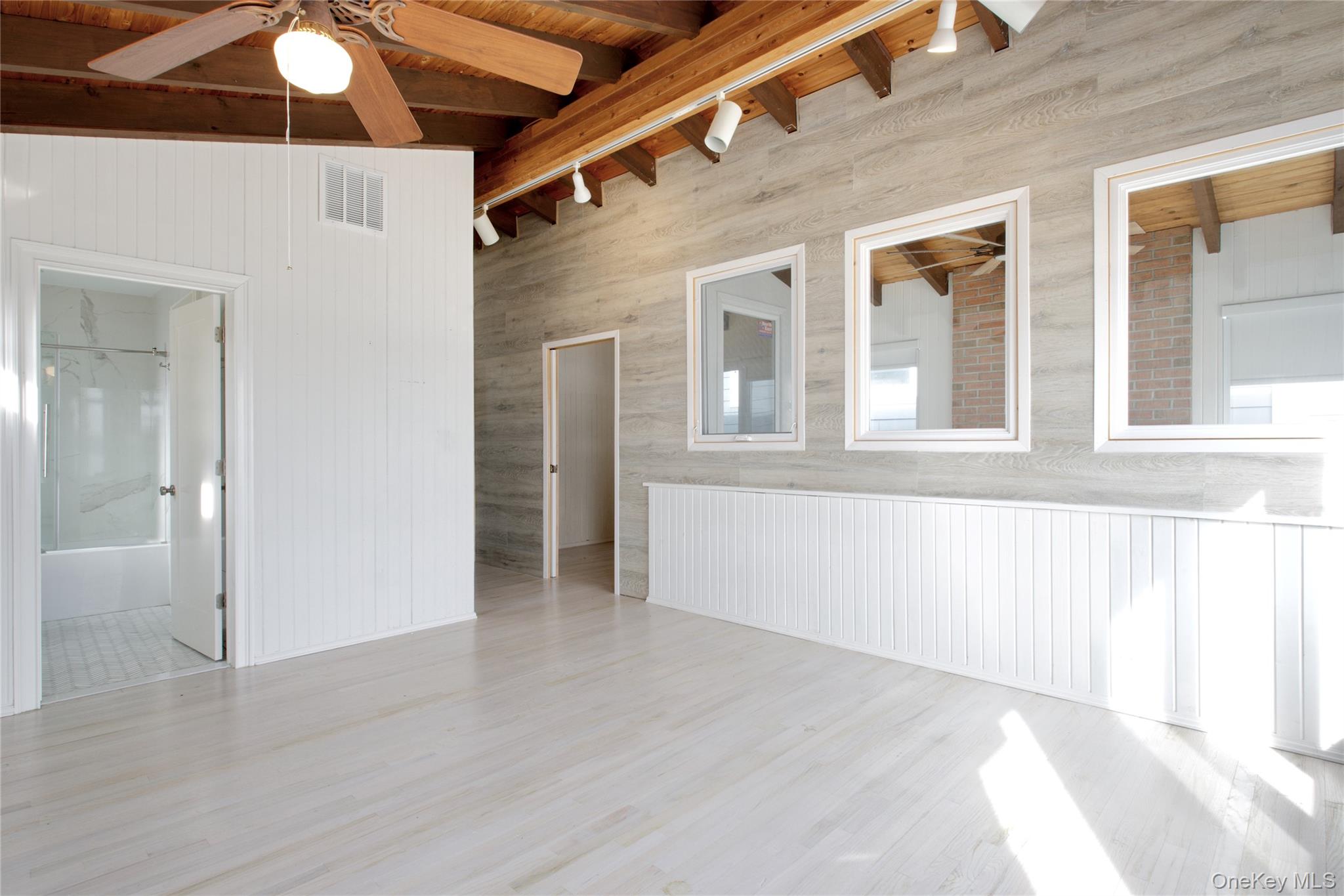 #10 photo, 75-02 West Shore Road, Port Washington , NY 11050