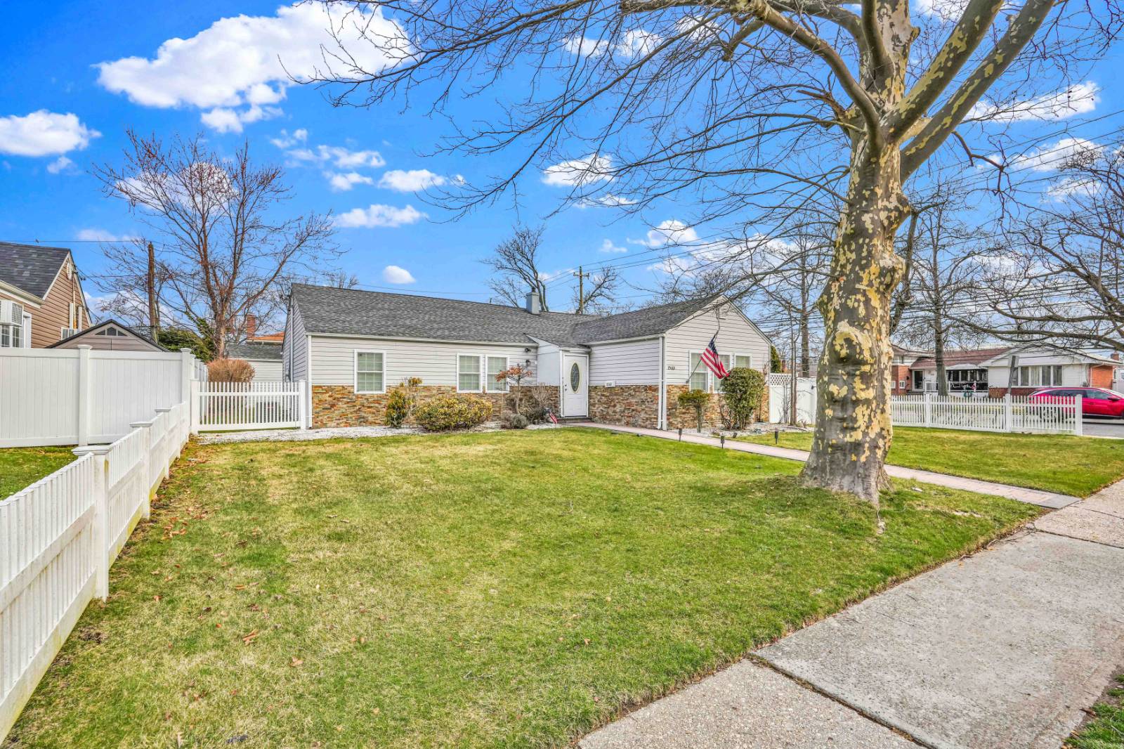 #1 photo, 1563 Wilson Road, 롱 아일랜드 East Meadow , NY 11554