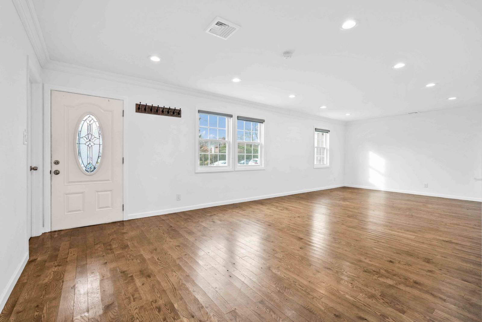 #10 photo, 1563 Wilson Road, 롱 아일랜드 East Meadow , NY 11554