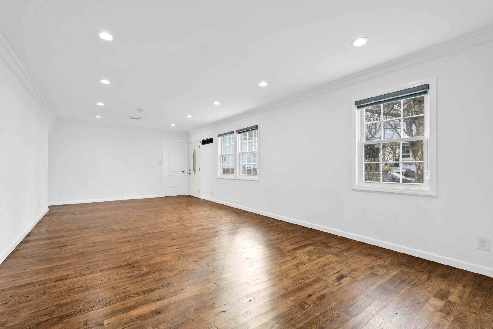 #12 photo, 1563 Wilson Road, 롱 아일랜드 East Meadow , NY 11554