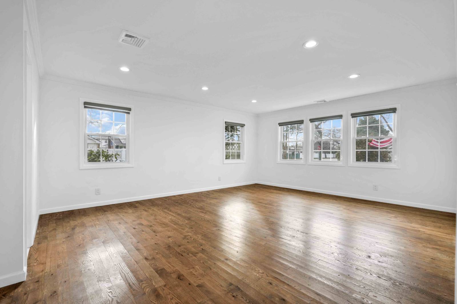 #15 photo, 1563 Wilson Road, 롱 아일랜드 East Meadow , NY 11554