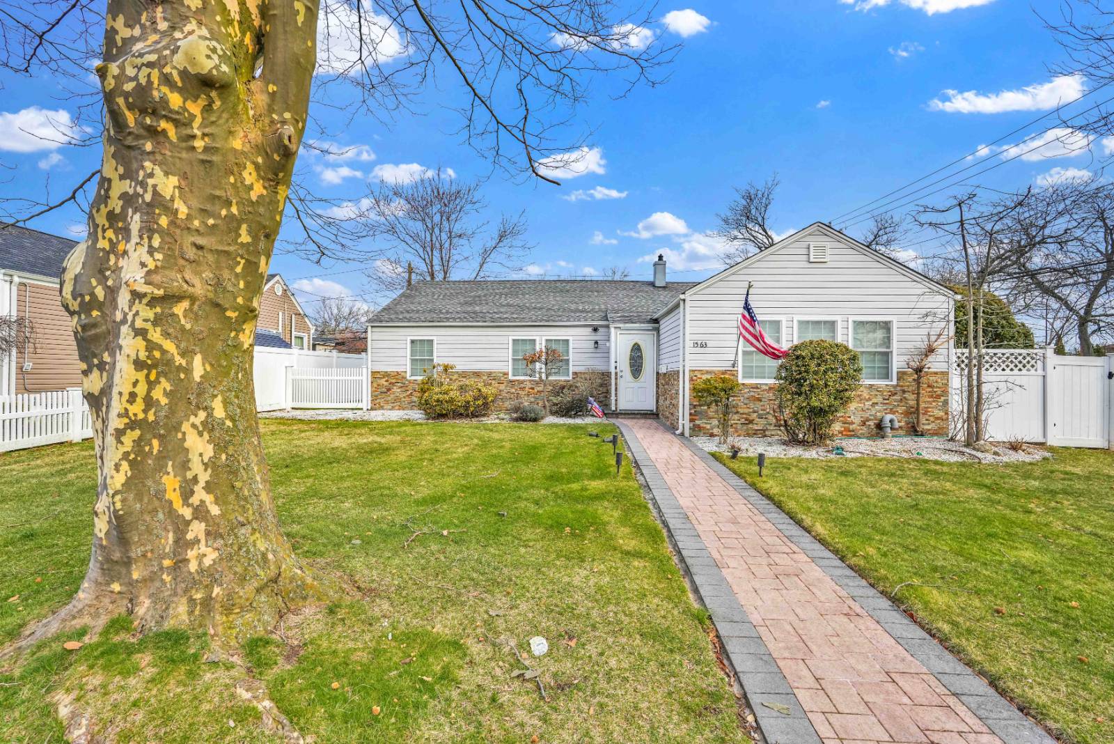 #2 photo, 1563 Wilson Road, 롱 아일랜드 East Meadow , NY 11554