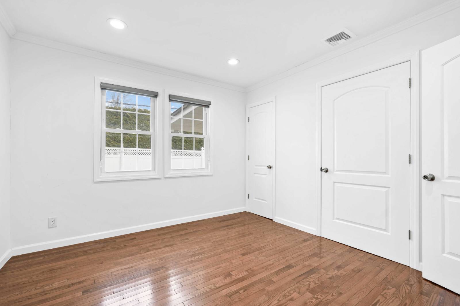 #21 photo, 1563 Wilson Road, 롱 아일랜드 East Meadow , NY 11554