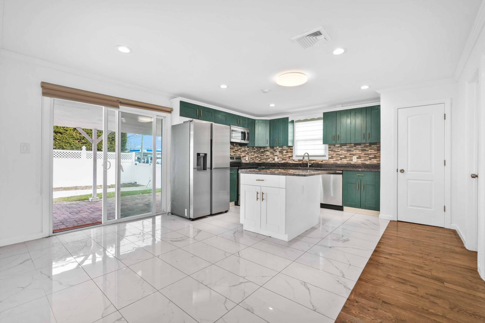 #6 photo, 1563 Wilson Road, 롱 아일랜드 East Meadow , NY 11554