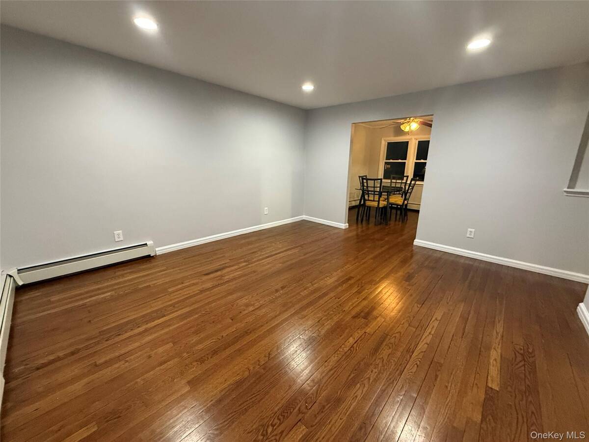 #1 photo, 15 13 Avenue, সাফোক কাউন্টি West Babylon , NY 11704